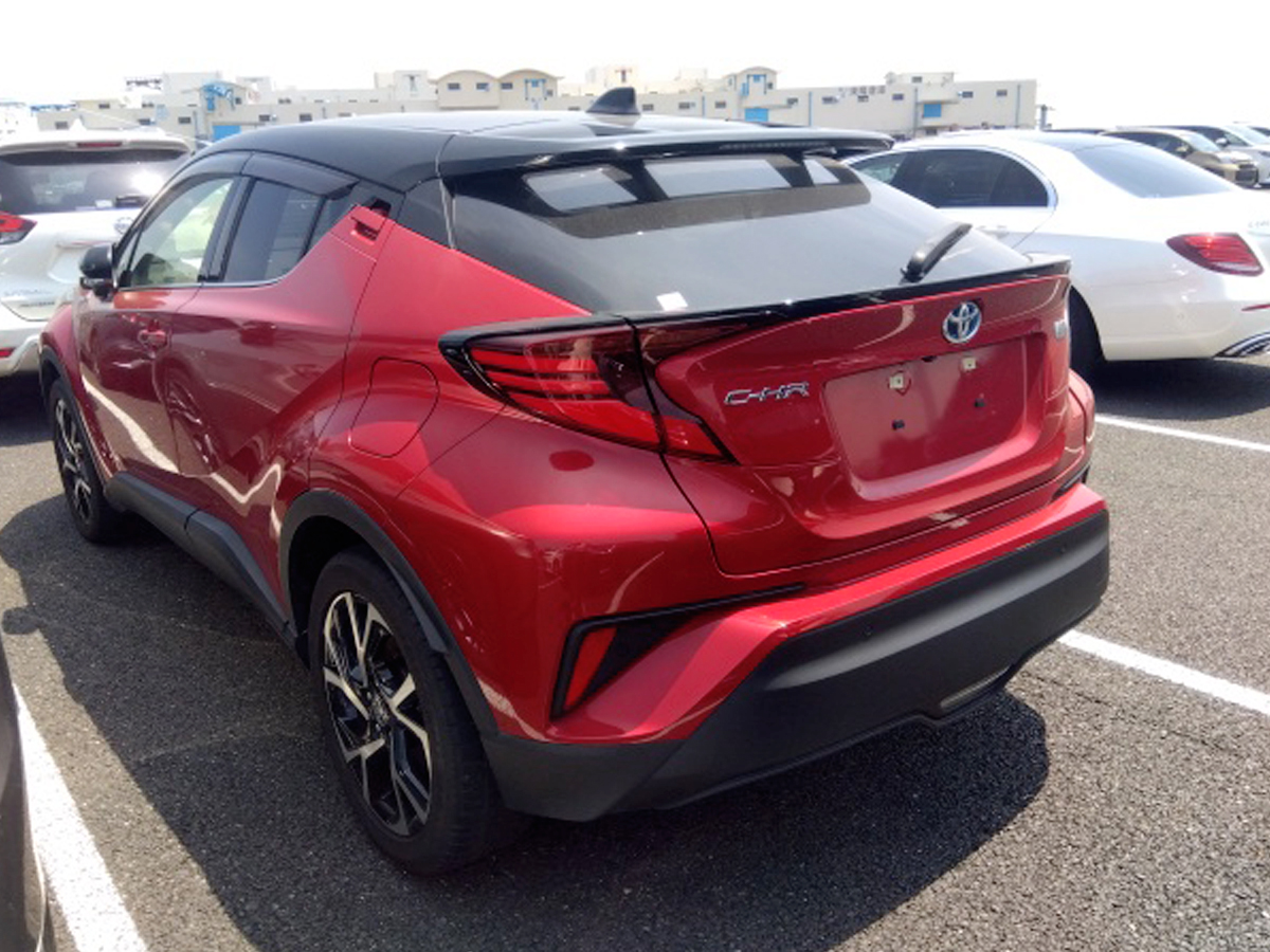 Car Planet 📌 Model: 2019 📌 Grade: 4.5 ⭐ 📌 Mileage: 24,380 KM 📌 Color: Red Wine / Black 🍷🖤 📌 Hybrid Efficiency: Experience the perfect blend of power and eco-friendliness ⚡ 📌 New Shape: Modern design with a sleek finish 🛣️ Ready to turn heads on every drive? This Toyota C-HR is waiting for you!
