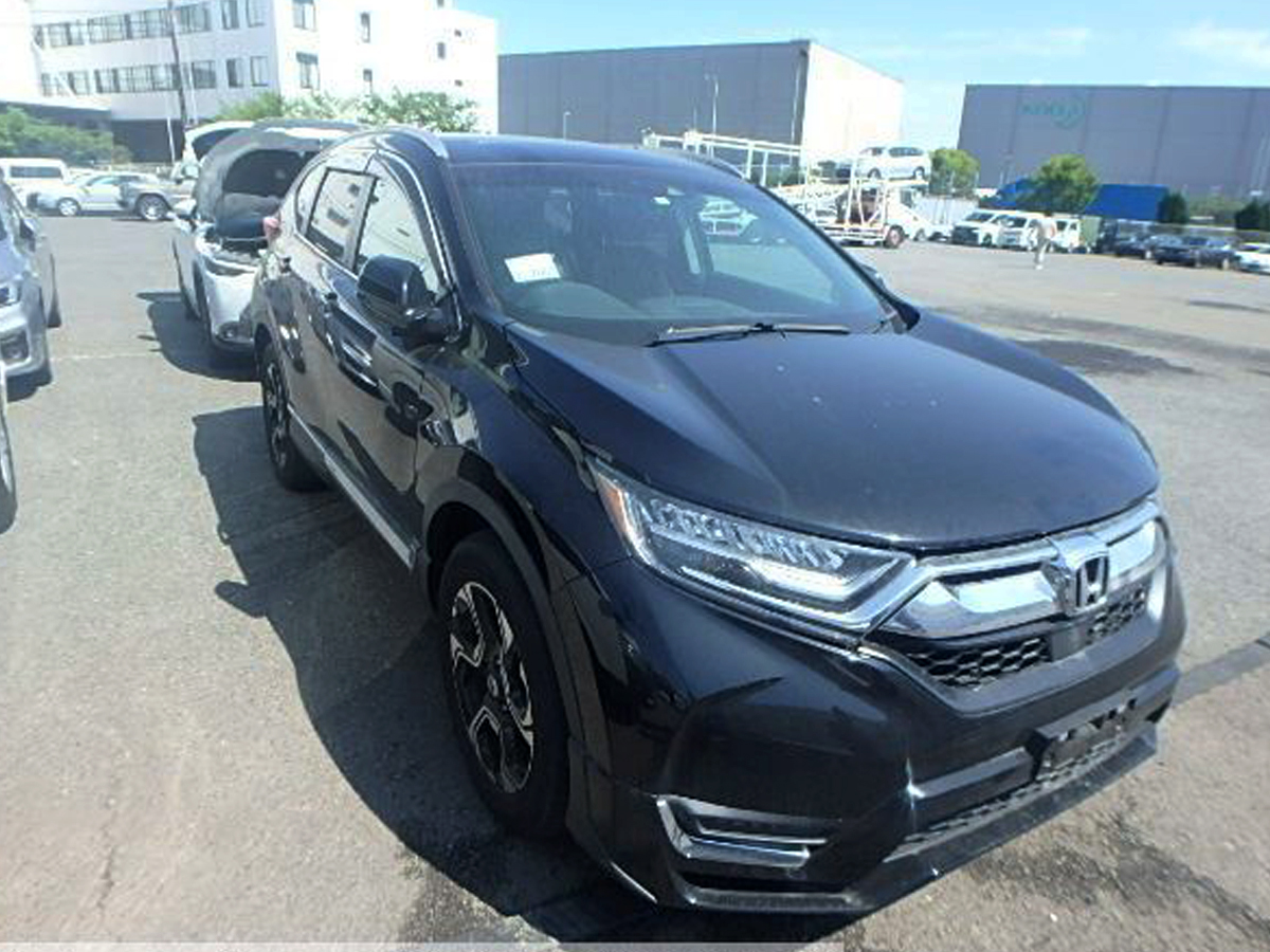 2020 Honda CR-V EX 2020 Honda CR-V EX Masterpiece in black, featuring sleek design and modern headlights. The SUV is parked outdoors, ready for sale from Autocom Japan with reference number R00263419